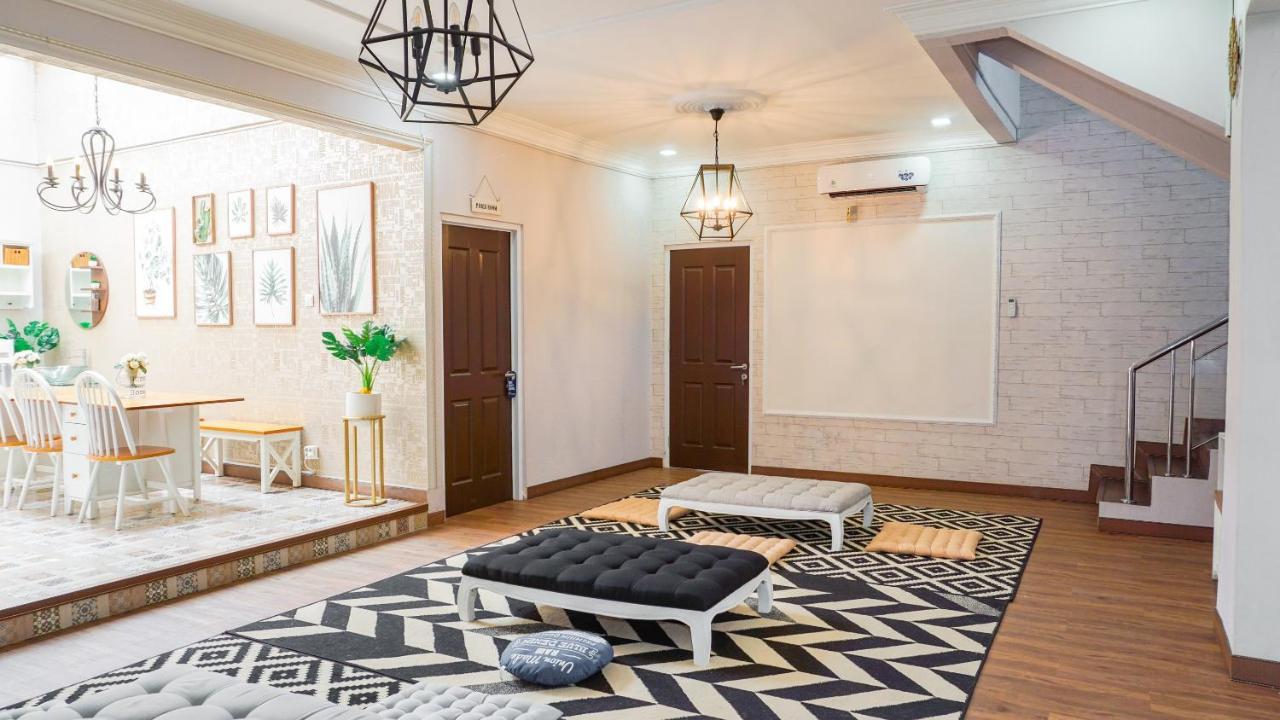 Vaccinated Staff - Spot On 2053 Granada Syariah Home Stay باندونج المظهر الخارجي الصورة