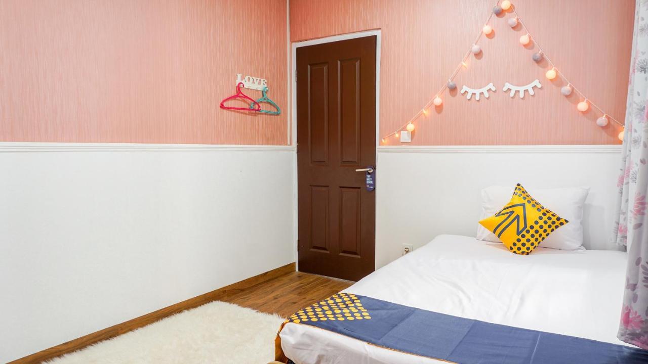 Vaccinated Staff - Spot On 2053 Granada Syariah Home Stay باندونج المظهر الخارجي الصورة