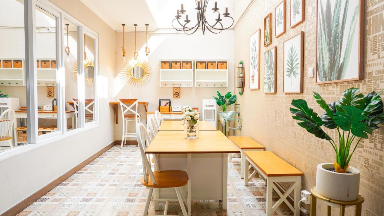 Vaccinated Staff - Spot On 2053 Granada Syariah Home Stay باندونج المظهر الخارجي الصورة