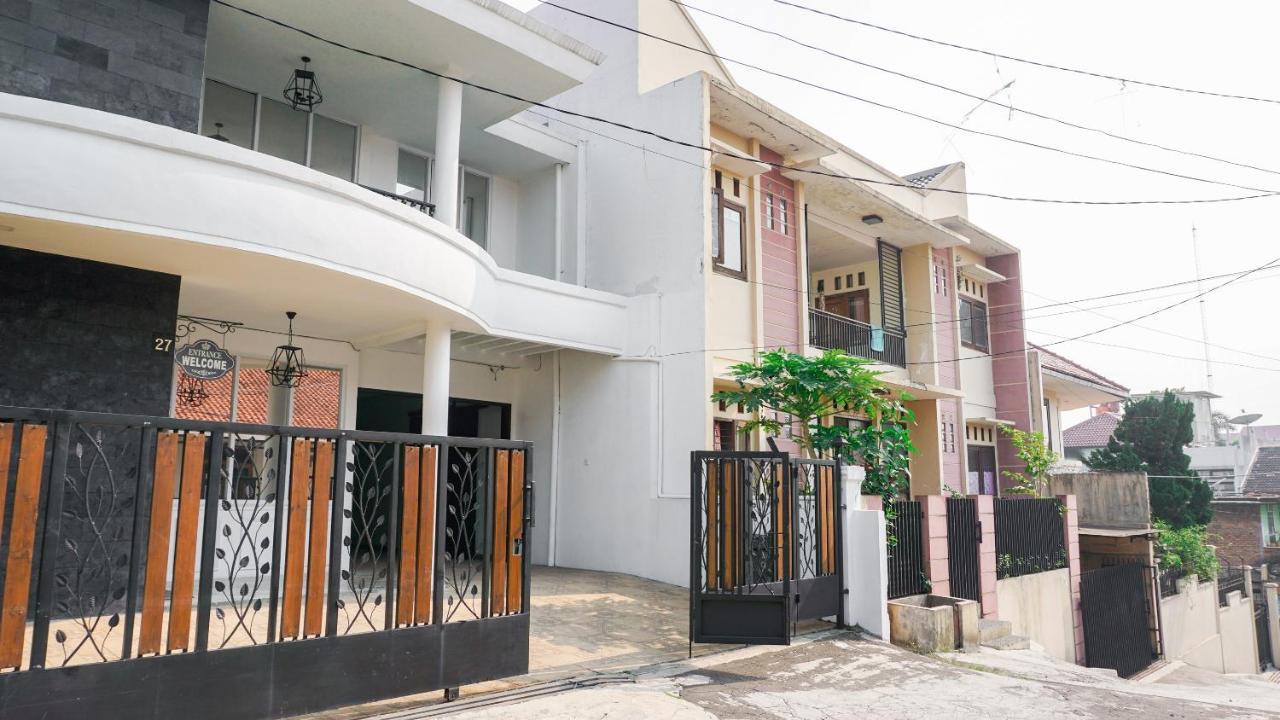 Vaccinated Staff - Spot On 2053 Granada Syariah Home Stay باندونج المظهر الخارجي الصورة