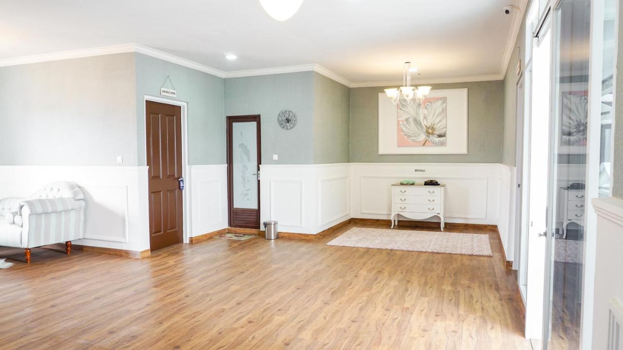 Vaccinated Staff - Spot On 2053 Granada Syariah Home Stay باندونج المظهر الخارجي الصورة